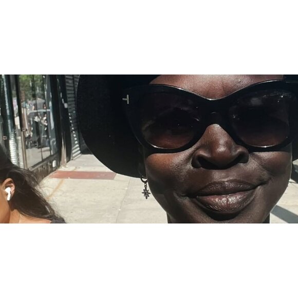 New TOM FORD Cara Black Cat Eye FT0940/S 01B Sunglasses Women - Picture 3 of 5